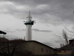 Eski camiye yeni minare 